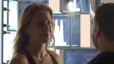 Κατερίνα Δαλάκα: Στη Μύκονο με καυτό τζιν σορτσάκι κι όχι μόνη - Η εμφάνιση που θα συζητηθεί