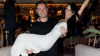 Δημήτρης Παππάς – Άννα Μπεζάν: Γιόρτασαν μαζί τα γενέθλιά τους και αντάλλαξαν τρυφερά φιλιά