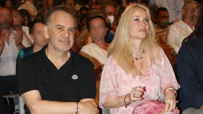 Μαρί Κωνσταντάτου: Σπάνια εμφάνιση με τον σύζυγό της, Γιάννη Κεντ – Σε ιστορική συναυλία το ζευγάρι