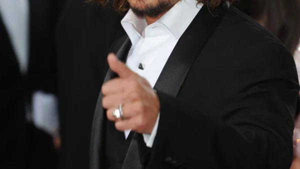 Ερωτευμένος ξανά πασίγνωστος ηθοποιός: Εκείνος 61, εκείνη 28