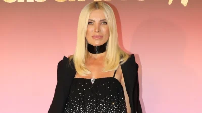 Κατερίνα Καινούργιου: Κομψή με μαύρο εντυπωσιακό φόρεμα στο μαγαζί του νέου φημολογούμενου συντρόφου της