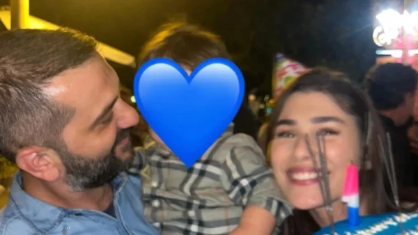 Λεωνίδας Κουτσόπουλος: Αγκαλιά σε αιώρα δίπλα στη θάλασσα με τον γιο του - Η τρυφερή φωτογραφία με τον Κίμωνα από τις διακοπές τους