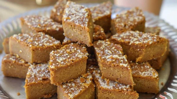 Παραδοσιακή λαδόπιτα με μέλι και κανέλα - Την φτιάχνουν στην Λευκάδα όταν έχουν χαρές