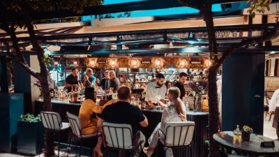 Λυκόβρυση: Το ατμοσφαιρικό στέκι του Κολωνακίου