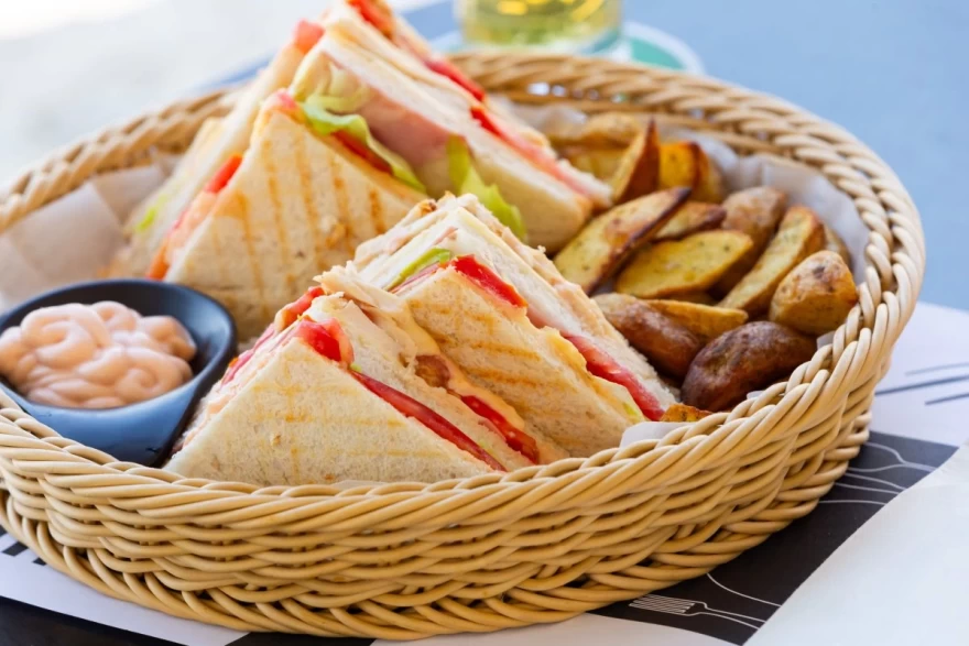 Bizz Cafe Μικρολίμανο