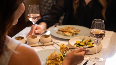 Οι καλοκαιρινές μας βραδιές φέρουν την υπογραφή του Mitsis N'U Piraeus Port