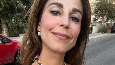 Ανανεωμένη η Κατερίνα Παπουτσάκη - Βόλτα με γουρούνες, βουτιές, μεζεδάκια και κοκτέιλ σε μπαράκια