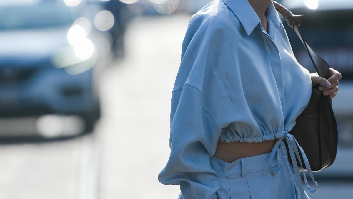 Αυτό το πουκάμισο ταιριάζει καλύτερα σε μικροκαμωμένα κορίτσια