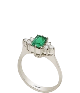 Χρυσό δαχτυλίδι με σμαράγδι, KARKALIS, €2.240, karkalis.gr
