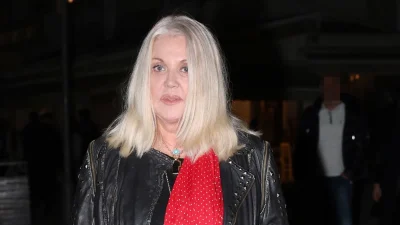 Ρούλα Κορομηλά: Φωτογραφίες από το σπίτι της στην Κηφισιά - Μέσα στο πράσινο με μεγάλη πισίνα και λευκή διακόσμηση που θυμίζει παλάτι