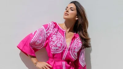 Σταματίνα Τσιμτσιλή: Ποζάρει με κίτρινο μαγιό στην παραλία - Πιο εντυπωσιακή από ποτέ η σιλουέτα της