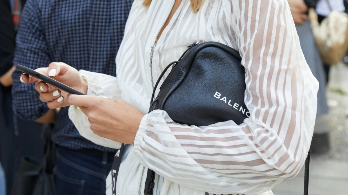 Αυτό το απροσδόκητο καλοκαιρινό micro-trend είναι ιδανικό για όσες δεν θέλουν να ντύνονται όπως όλες!