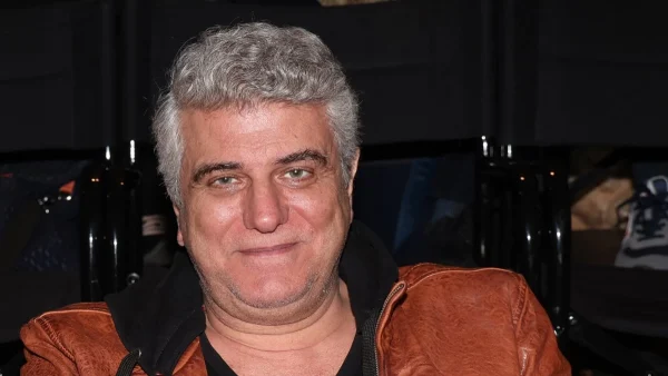 Βλαδίμηρος Κυριακίδης: Είναι 27 χρόνια παντρεμένοι - Η σπάνια αγκαλιά με την σύζυγό του μπροστά στην κάμερα