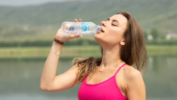 To viral κόλπο στο Tik Tok για να πίνεις 3 λίτρα νερό τη μέρα χωρίς να το καταλάβεις!