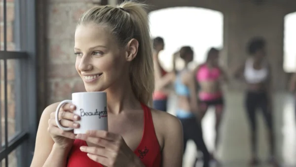 9 κόλπα που προτείνουν οι ειδικοί για να ξεφουσκώσει η κοιλιά σου - Μετά από ένα βαρύ γεύμα