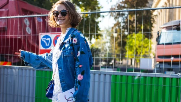 Εκπτώσεις: Αυτό το φόρεμα από τα Mango με 14,99 ευρώ είναι ό,τι χρειάζεσαι για τις διακοπές σου