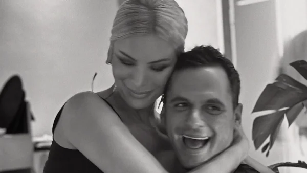 Κατερίνα Καινούργιου – Ευτυχισμένη στην αγκαλιά του Παναγιώτη Κουτσουμπή: «Μου χρωστούσα ένα καλοκαίρι»