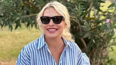 Ελένη Μενεγάκη: «Όπου και αν είστε να περνάτε καλά», λέει από τις διακοπές της η παρουσιάστρια