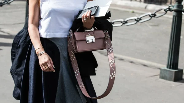 Το αξεσουάρ-έκπληξη του φετινού καλοκαιριού θα αλλάξει όλη σου την εμφάνιση