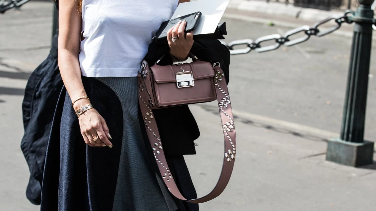 Το αξεσουάρ-έκπληξη του φετινού καλοκαιριού θα αλλάξει όλη σου την εμφάνιση