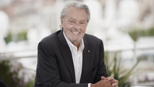 Αλέν Ντελόν: «Θέλω να θαφτώ περιτριγυρισμένος από...» - Η τελευταία ανατριχιαστική του επιθυμία