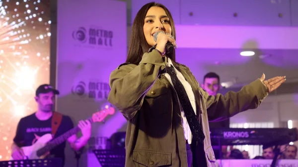 Αναστασία – Φωνάρα από κούνια: Τραγουδάει σε ηλικία 10 ετών και... τρολάρει τον εαυτό της για το μουστάκι