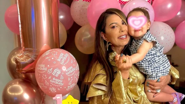 Άντζελα Δημητρίου: Το φωτογραφικό άλμπουμ των γενεθλίων της εγγονής της – Περήφανη γιαγιά