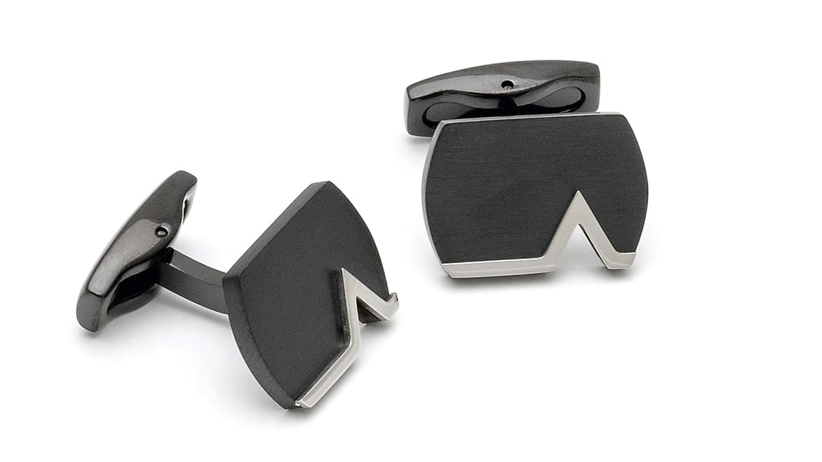 Μανικετόκουμπα, €35, Visetti, www.visetti.com Παλτό, Brunello Cucinelli, farfetch.com