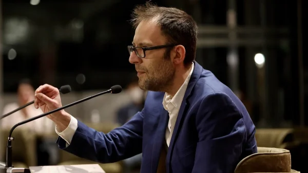 Αύγουστος Κορτώ – Ο λόγος που απολογήθηκε δημόσια σε αναγνώστριά του: «Δεν ξέρω πού να κρυφτώ»