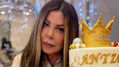 Άντζελα Δημητρίου: Γενέθλια για τη Λαίδη και έσβησε μία τριώροφη τούρτα γεμάτη με φωτογραφίες της!