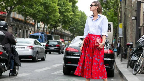 Οι Γαλλίδες φοράνε από τώρα το στυλ μπαλαρίνας που θα είναι must-have του φθινοπώρου