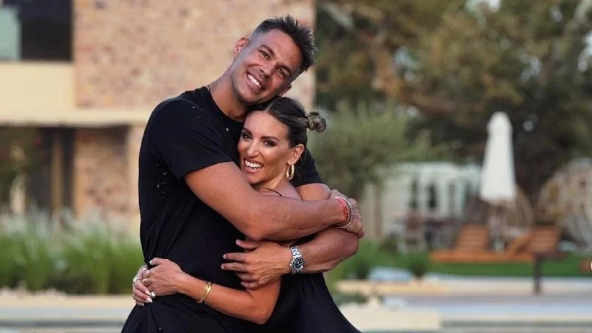 Αθηνά Οικονομάκου & Μπρούνο Τσερέλα: Σε χλιδάτο ξενοδοχείο με θέα στην πισίνα και την θάλασσα στη Μύκονο - Η ρομαντική τους βόλτα με σκάφος στο ηλιοβασίλεμα