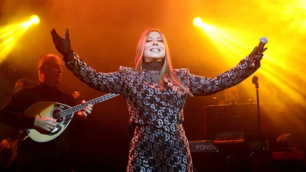 Άντζελα Δημητρίου – Η Λαίδη έβαλε το μαγιό της και εντυπωσιάζει στα 70 με το κορμί της!