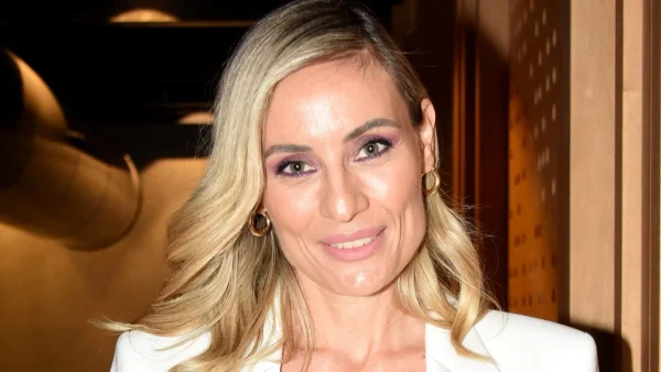 Ελεονώρα Μελέτη - «Σκίζει» τα κύματα και δηλώνει πως: «Είσαι πραγματικά αυτό που είσαι όταν νομίζεις πως δεν σε βλέπει κανείς»