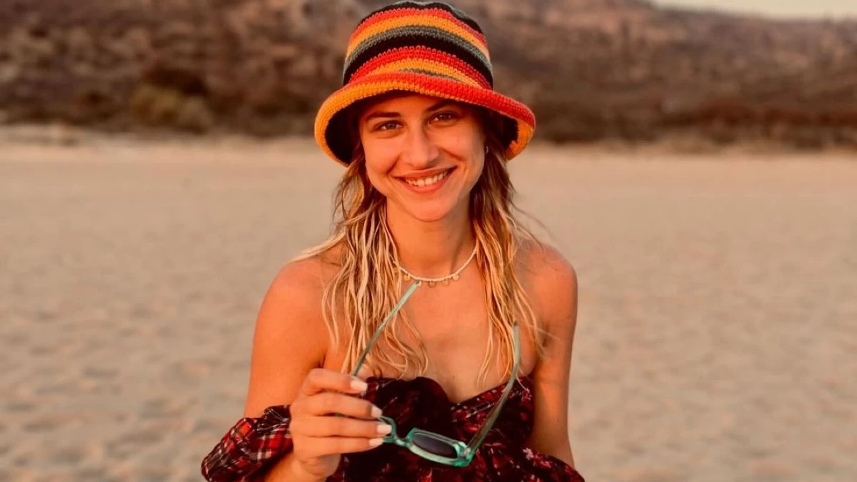 Εριέττα Μανούρη – Ξεπροβάλλει από τη θάλασσα και ανεβάζει την θερμοκρασία