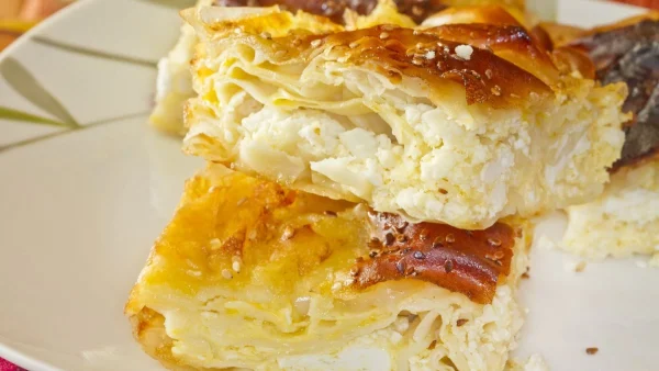 Η τυρόπιτα της ακαμάτας: Έτοιμη σε 5 λεπτά με 7 απλά υλικά