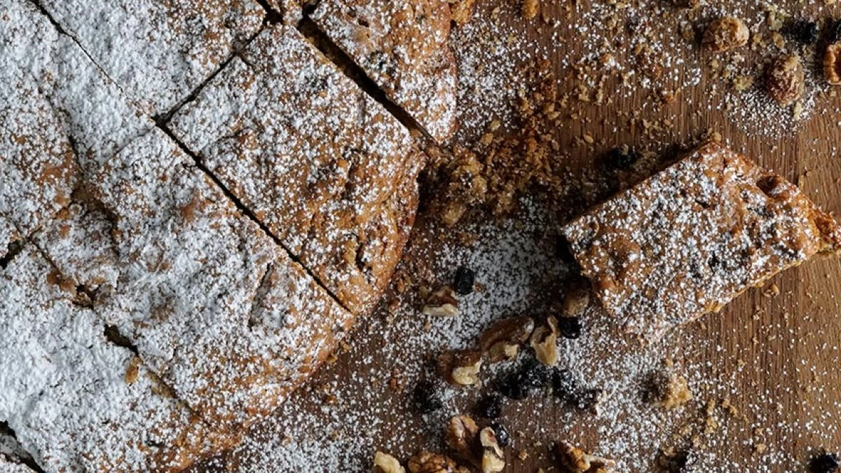 Η απόλυτη φανουρόπιτα - Εύκολη και γρήγορη: Το κόλπο για να μην τρίβεται και να μη λασπώνει