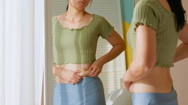 Φουσκωμένη κοιλιά μετά τα 40; Εξαφάνισέ την με αυτή την πρωινή συνήθεια