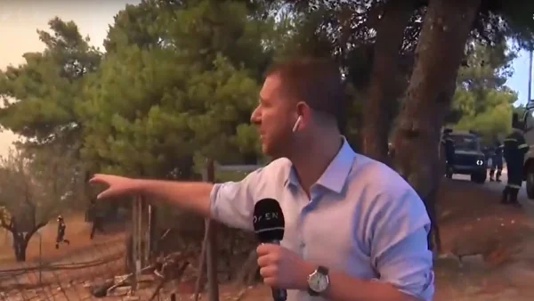 Φωτιά Βαρνάβα: Τρόμος για ρεπόρτερ του OPEN - Η στιγμή που οι φλόγες τους πλησιάζουν