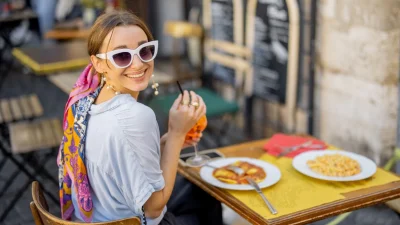 Αυτά είναι τα 7 basic items που φοράνε αυτήν τη στιγμή οι Γαλλίδες με τζιν