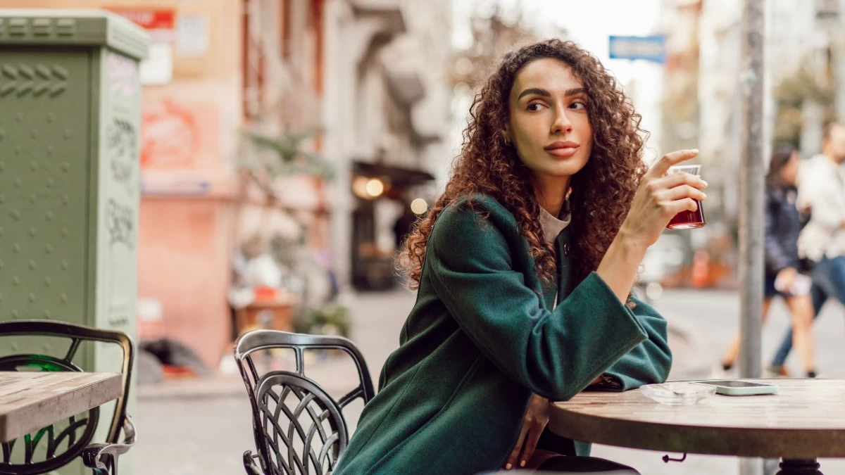 Οι Γαλλίδες ακολουθούν αυτήν τη δημοφιλή θεραπεία για το φούσκωμα της κοιλιάς