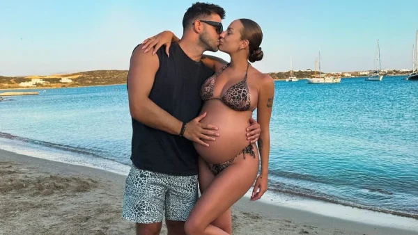 Γιώργος Λιβάνης – Ανδρομάχη: Ετοιμάζουν γάμο-βάφτιση μαζί και ποζάρουν αγκαλιά στην παραλία