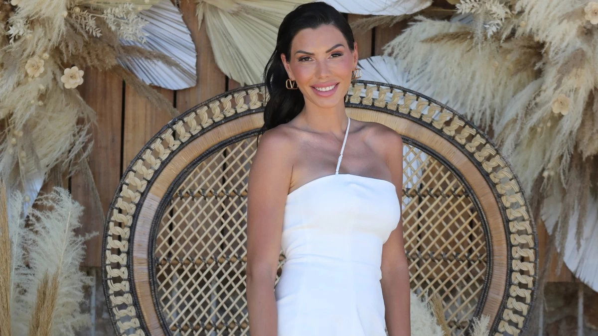 Ιωάννα Μπούκη: Viral η φωτογραφία της με την Κιάρα Φεράνι στην Πάρο – Εντυπωσιάζουν και οι δύο με τα μαγιό τους