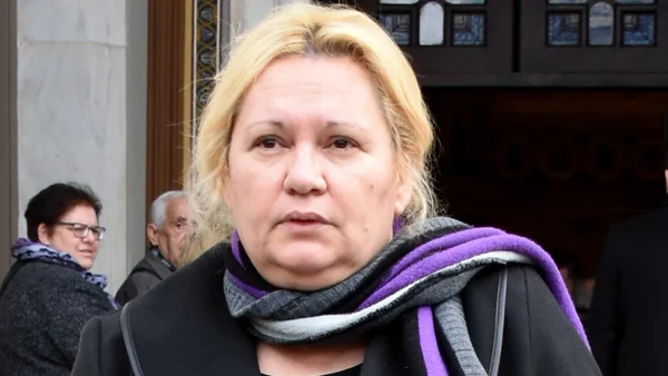 Καίτη Φίνου: Έφτιαξε τα δόντια της που είχαν σαπίσει μετά τον κορωνοϊό - Πόζαρε χαμογελώντας