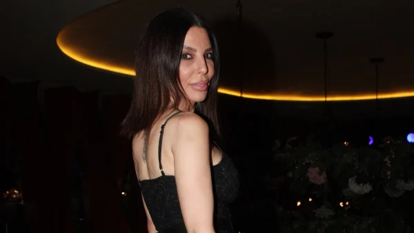 Συγκινεί η Κέλλυ Κελεκίδου για τους γονείς της: «Το ξέρω πως είστε εδώ κοντά, όμως ποτέ δεν θα σας βρω»