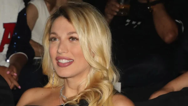 Κωνσταντίνα Σπυροπούλου: Δημοσίευσε φωτογραφία από την στιγμή που αντλούσε γάλα όρθια για το νεογέννητο