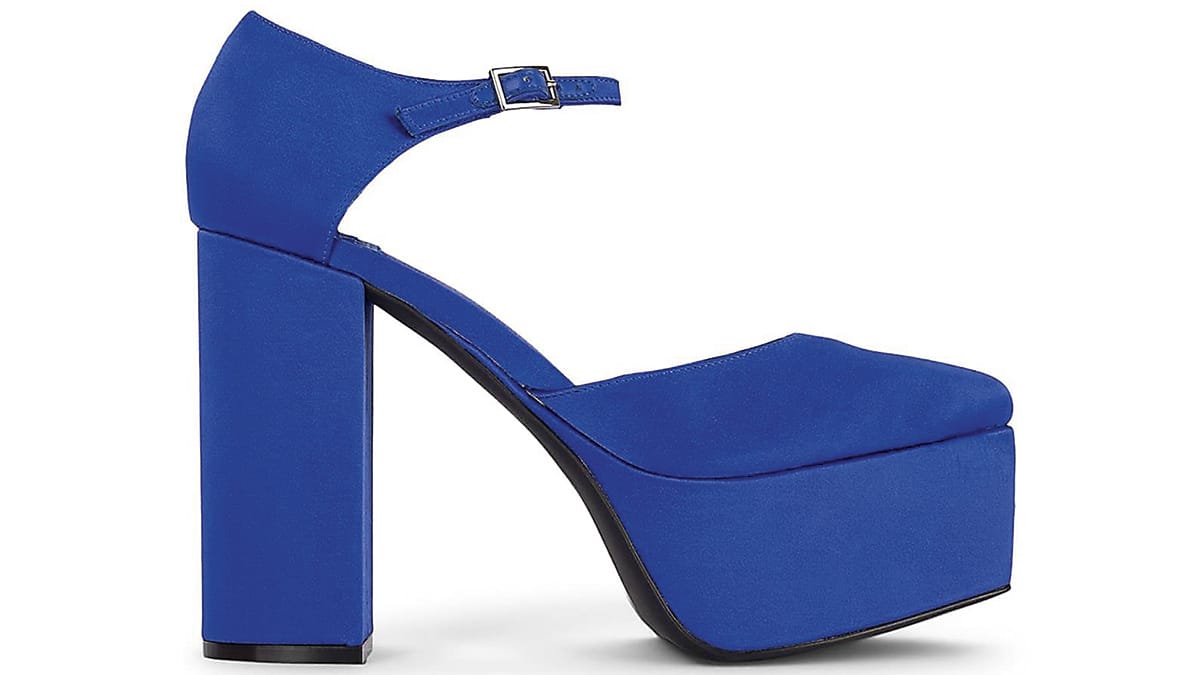 Πλατφόρμες με μπαρέτα, Jeffrey Campbell, €189, www.favela.gr