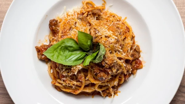 Μακαρόνια με κιμά: 5 μυστικά για να σου βγουν όνειρο - Πως να μην λασπώσουν, το κόλπο με το κονιάκ που λίγοι γνωρίζουν