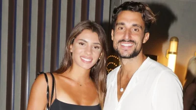 Μαριαλένα Ρουμελιώτη: Εντυπωσιάζει με το λευκό μπικίνι της στις διακοπές με τον Σάκη Κατσούλη