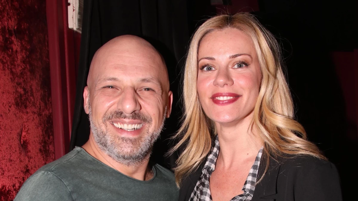 Νίκος Μουτσινάς: Βίντεο από τα γενέθλια της Ζέτας Μακρυπούλια - Η τούρτα έκπληξη στο πάρτι που έκανε στο σπίτι της